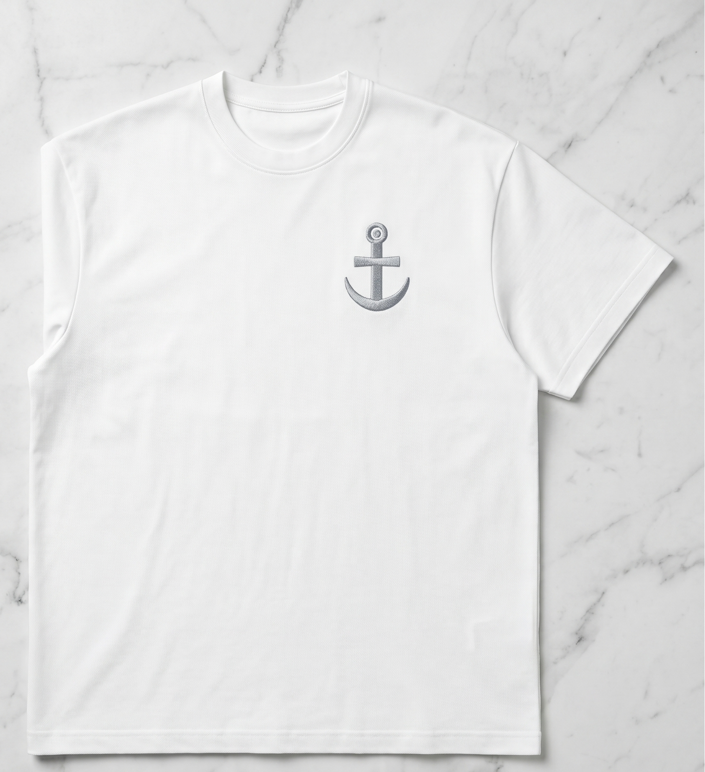 Camiseta de Autor corte oversize: Arquitectura de volumen - Bordado de ancla