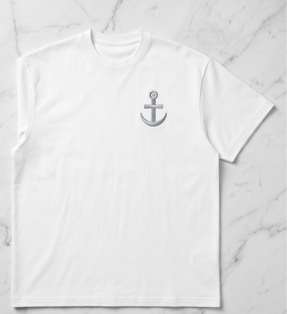 Camiseta de Autor corte oversize: Arquitectura de volumen - Bordado de ancla