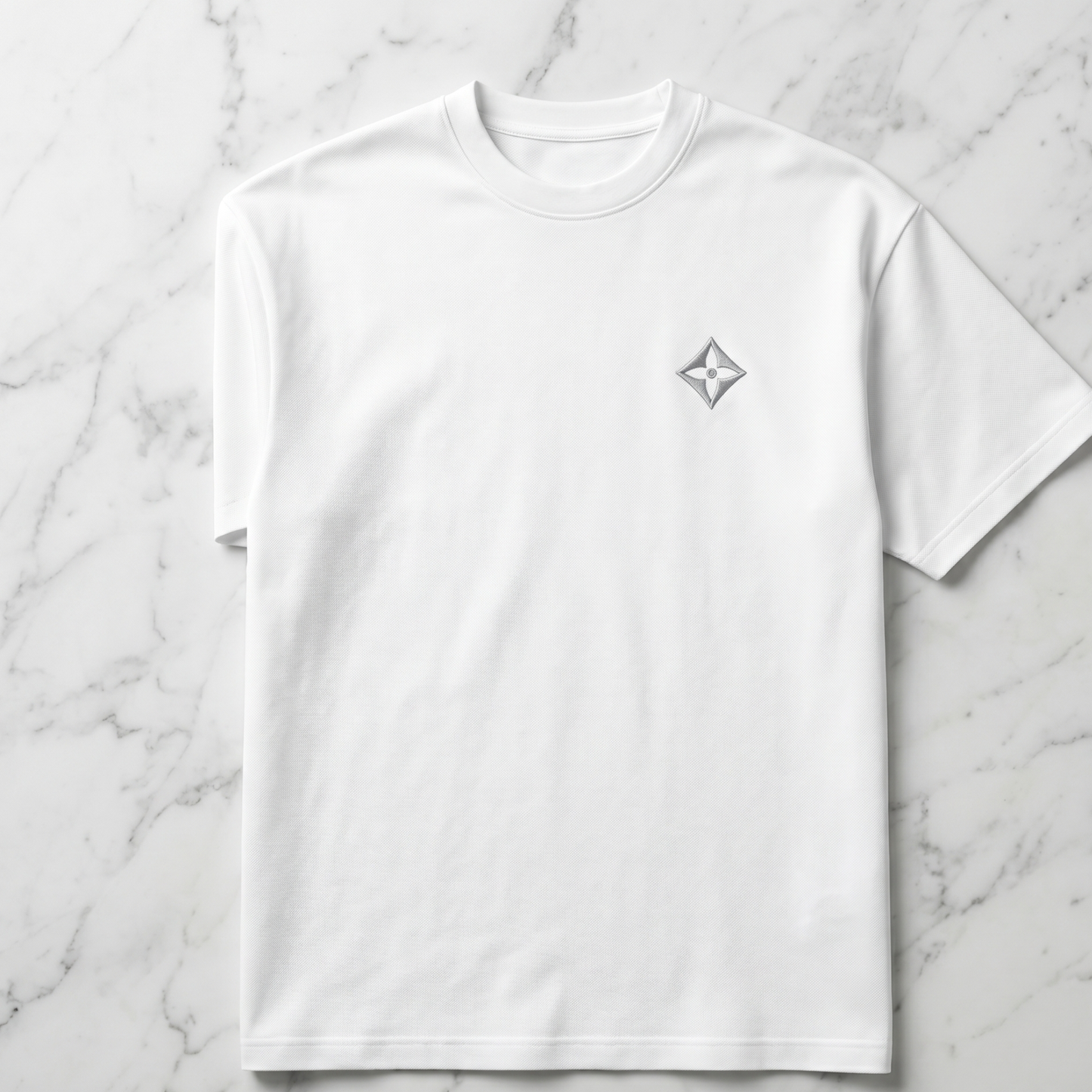 Camiseta de Autor corte oversize: Arquitectura de volumen - Bordado de diamante