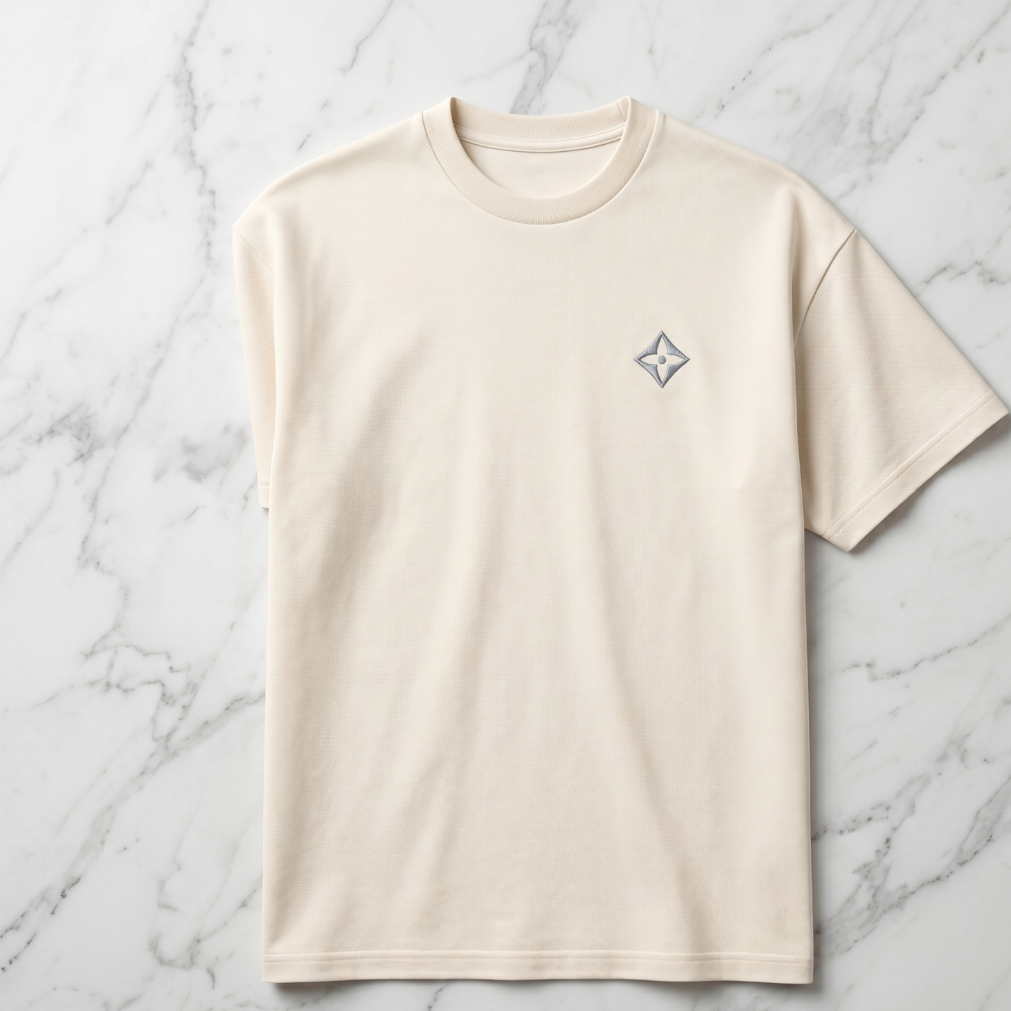 Camiseta de Autor corte oversize: Arquitectura de volumen - Bordado de diamante