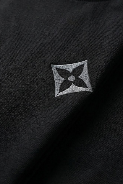 Camiseta de Autor corte oversize: Arquitectura de volumen - Bordado de diamante