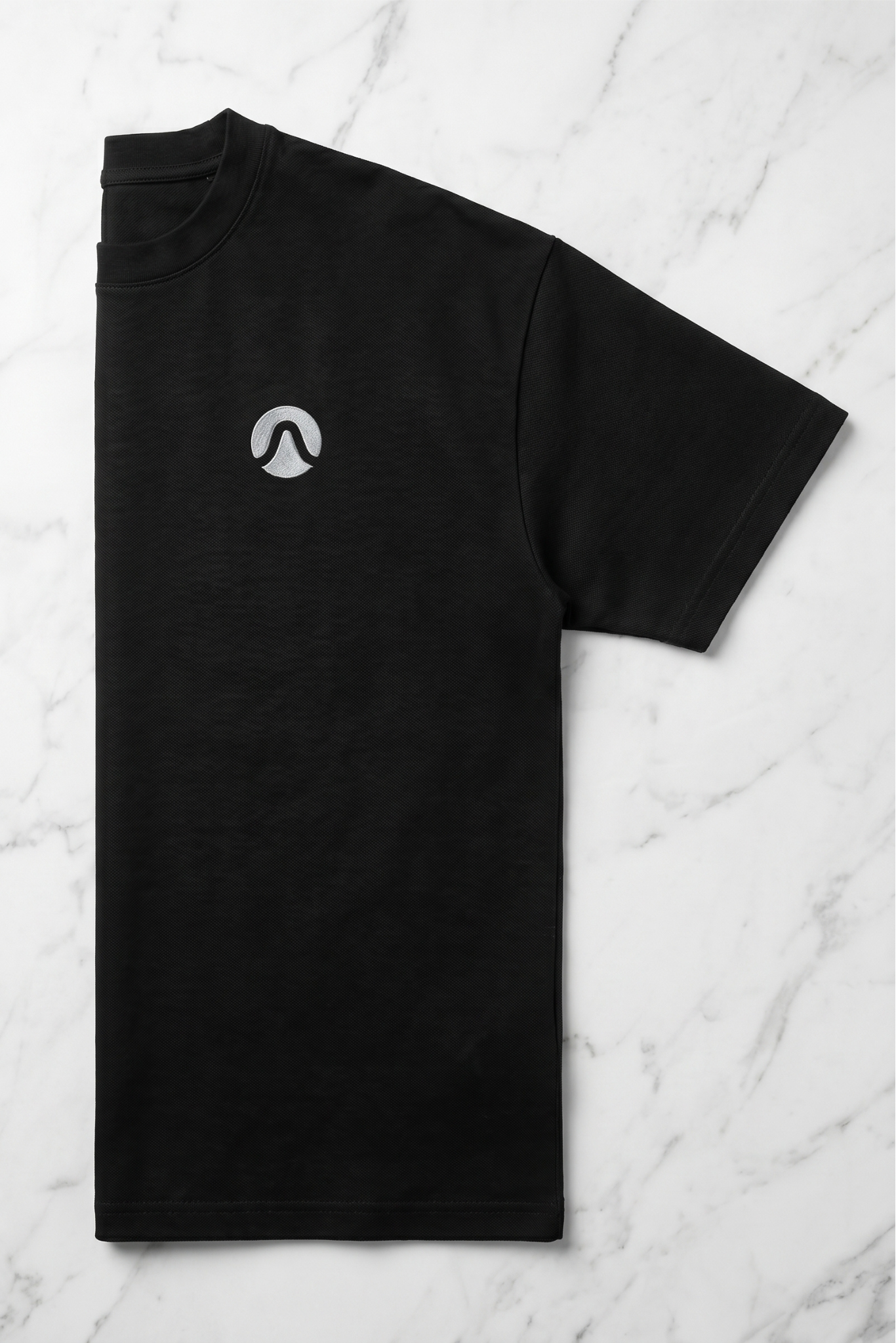 Camiseta de Autor corte oversize: Arquitectura de volumen - Bordado ondulado