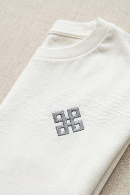 Camiseta de Autor corte regular: El estándar esencial - Bordado de cruz cuadrada