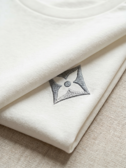 Camiseta de Autor corte regular: El estándar esencial - Bordado de diamante
