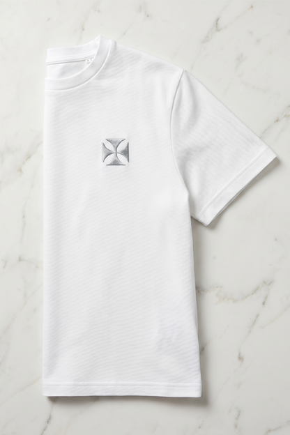 Camiseta de Autor corte regular: El estándar esencial - Bordado de cruz maltesa