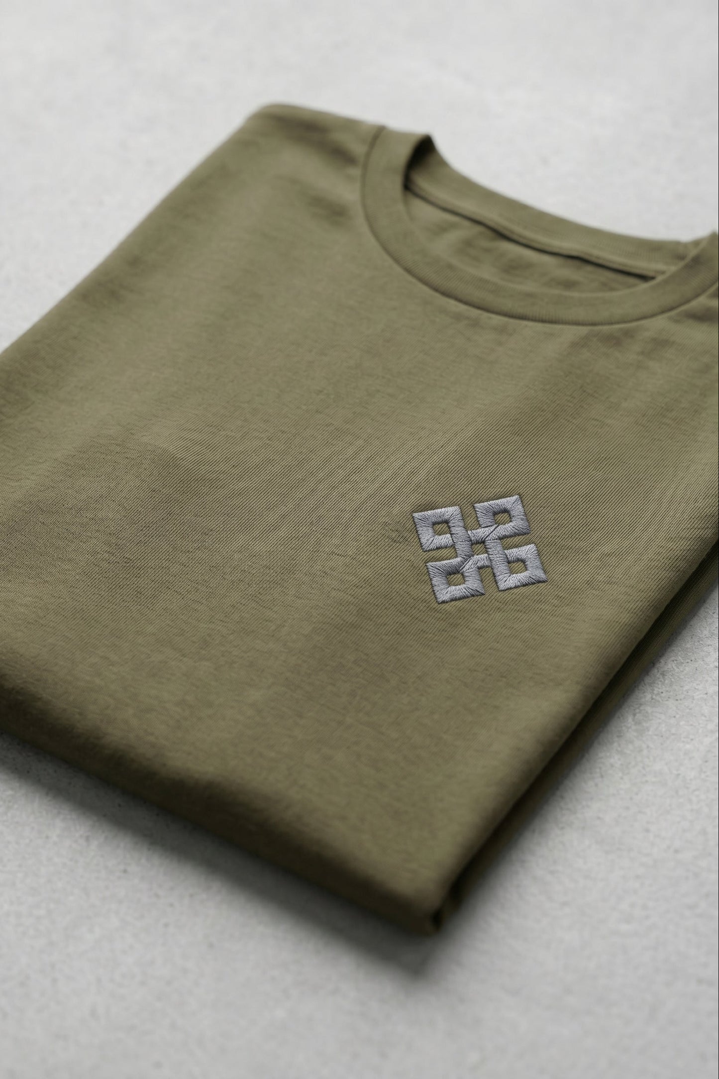 Camiseta de Autor corte regular: El estándar esencial - Bordado de cruz cuadrada