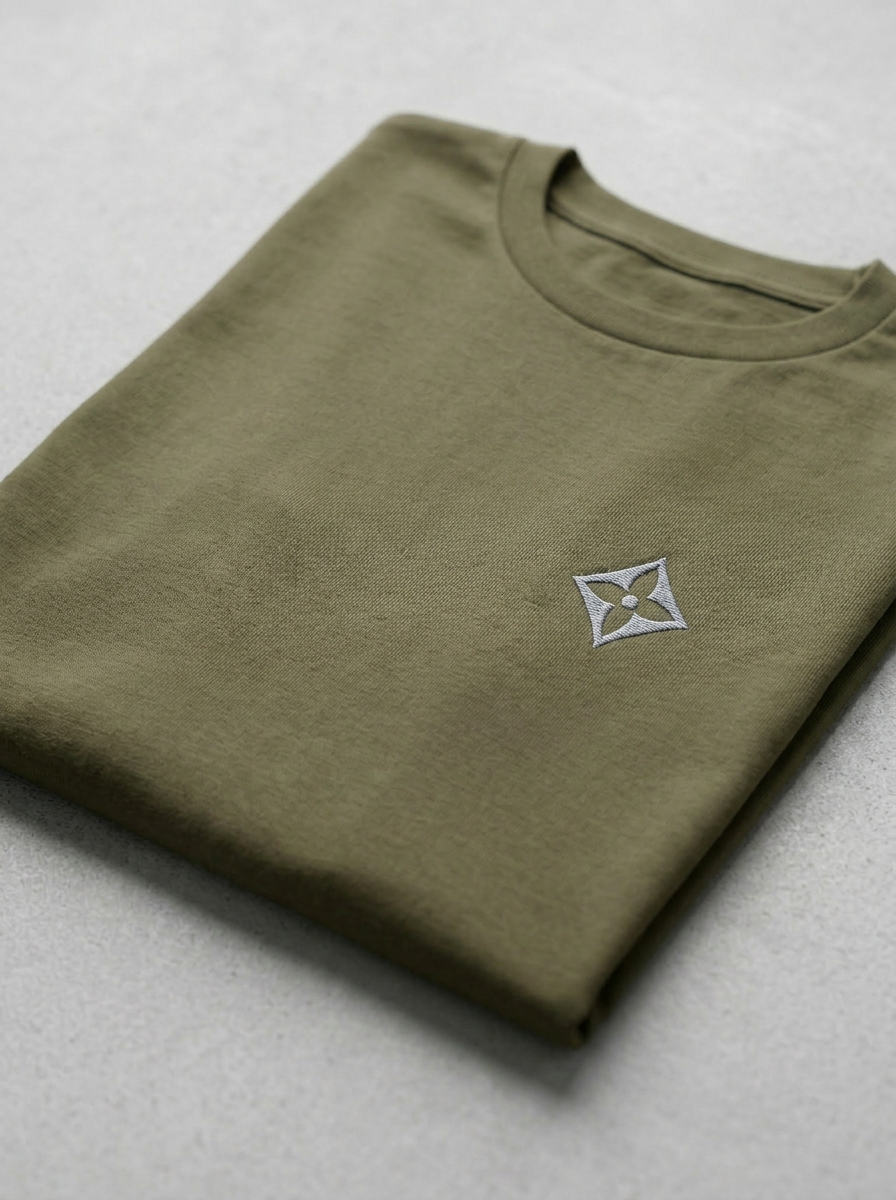Camiseta de Autor corte regular: El estándar esencial - Bordado de diamante