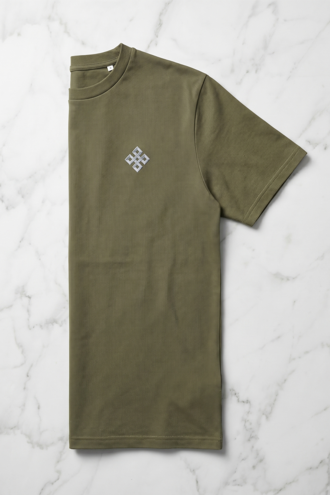 Camiseta de Autor corte regular: El estándar esencial - Bordado de cruz cuadrada
