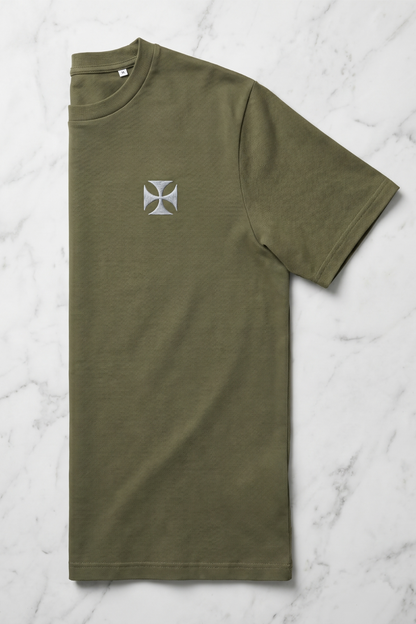 Camiseta de Autor corte regular: El estándar esencial - Bordado de cruz maltesa