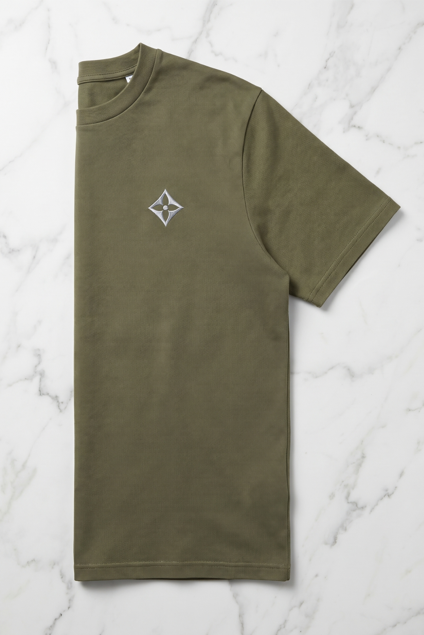 Camiseta de Autor corte regular: El estándar esencial - Bordado de diamante