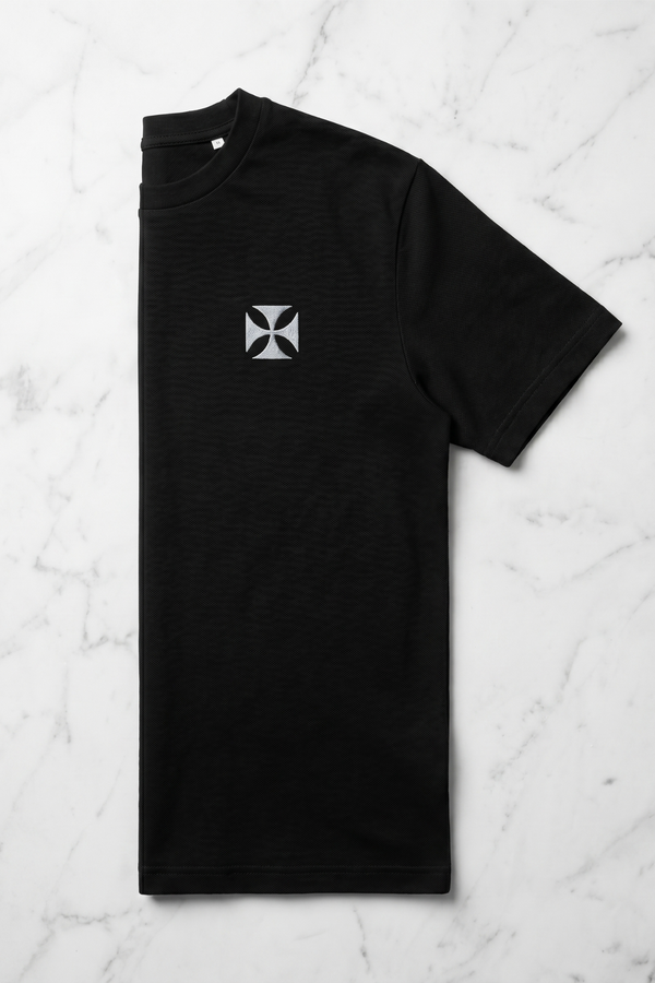 Camiseta de Autor corte regular: El estándar esencial - Bordado de cruz maltesa