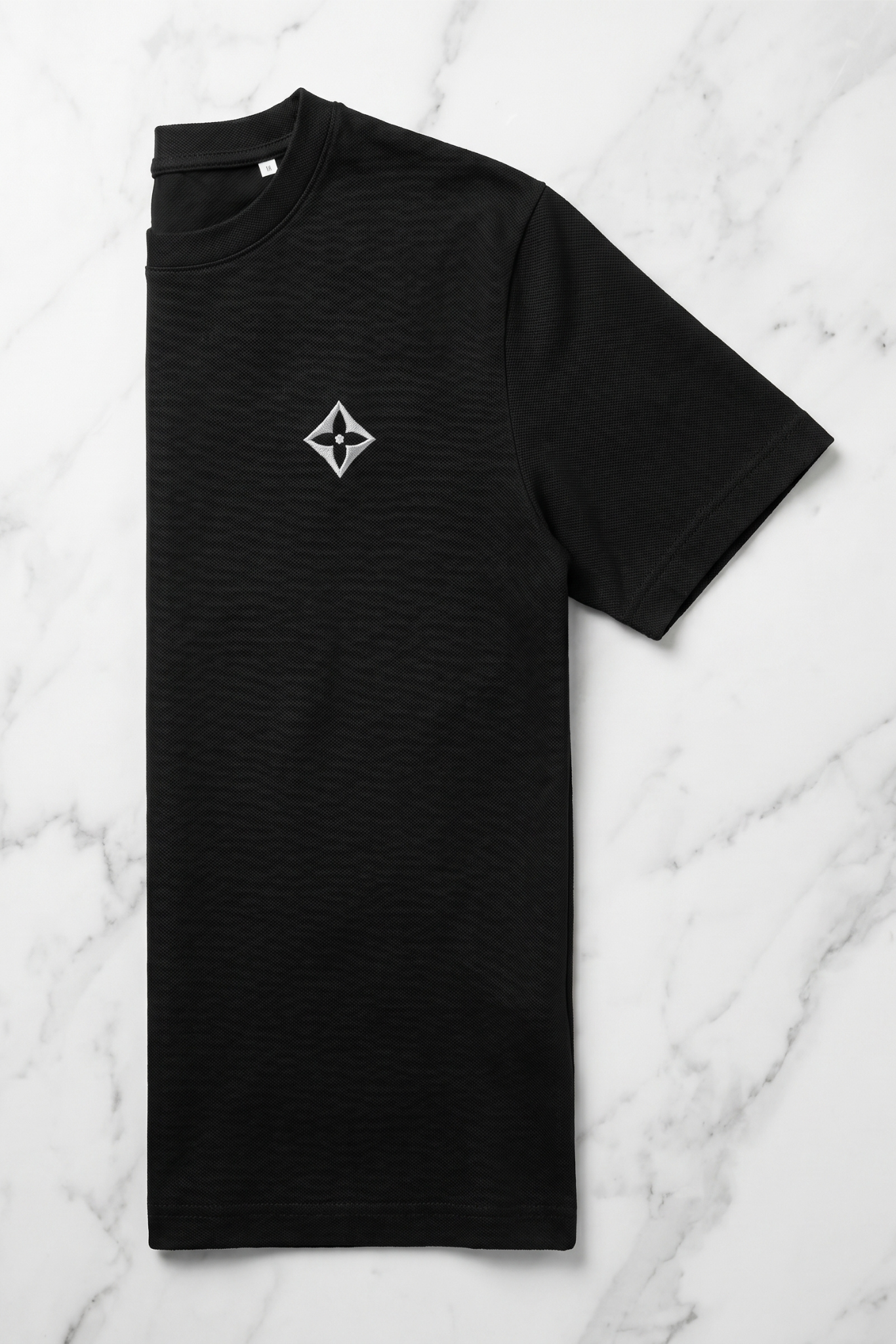 Camiseta de Autor corte regular: El estándar esencial - Bordado de diamante