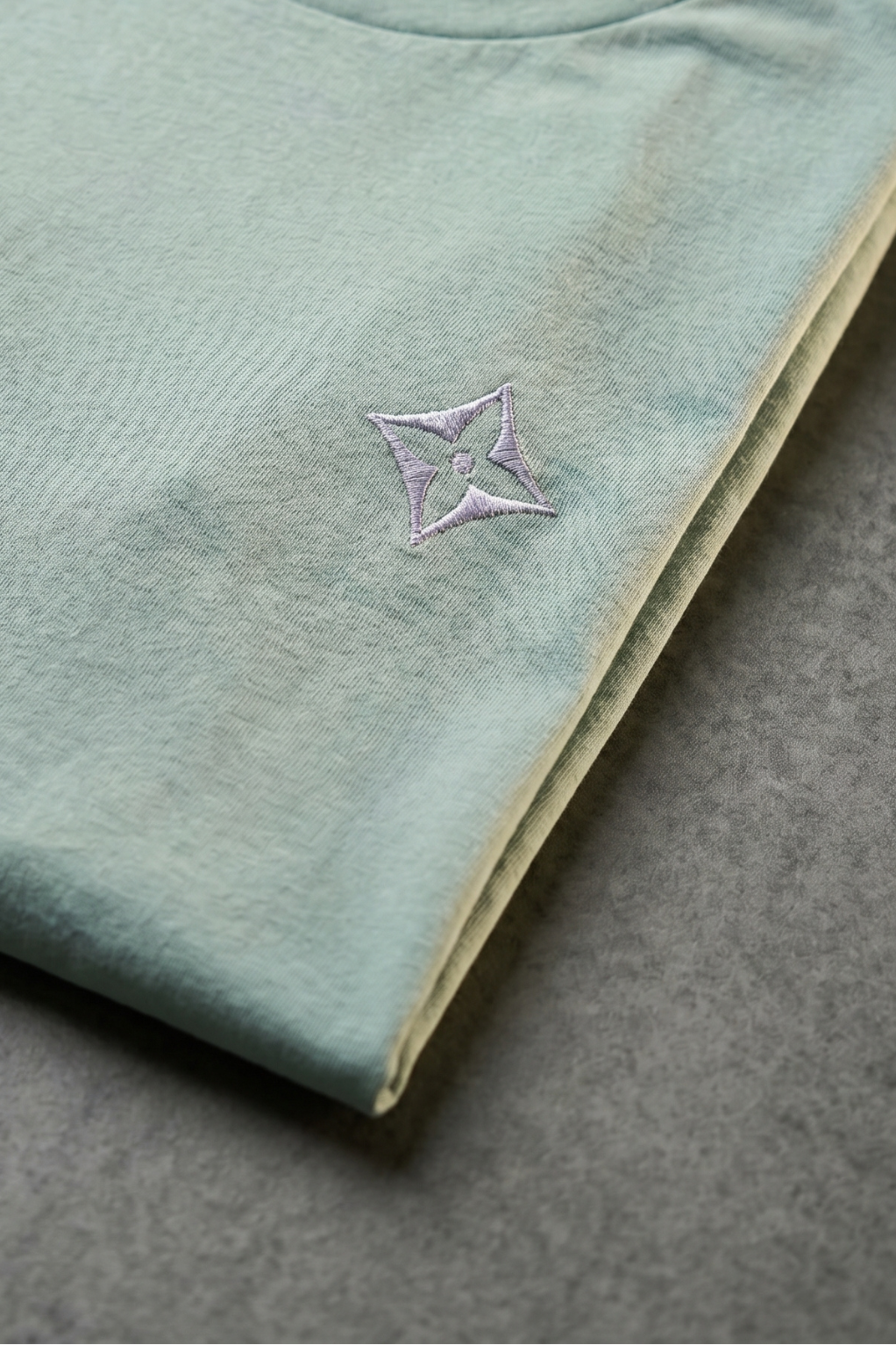 Camiseta de Autor corte relajado: El equilibrio del líder - Bordado de diamante