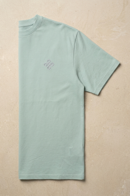Camiseta de Autor corte relajado: El equilibrio del líder - Bordado de cruz cuadrada