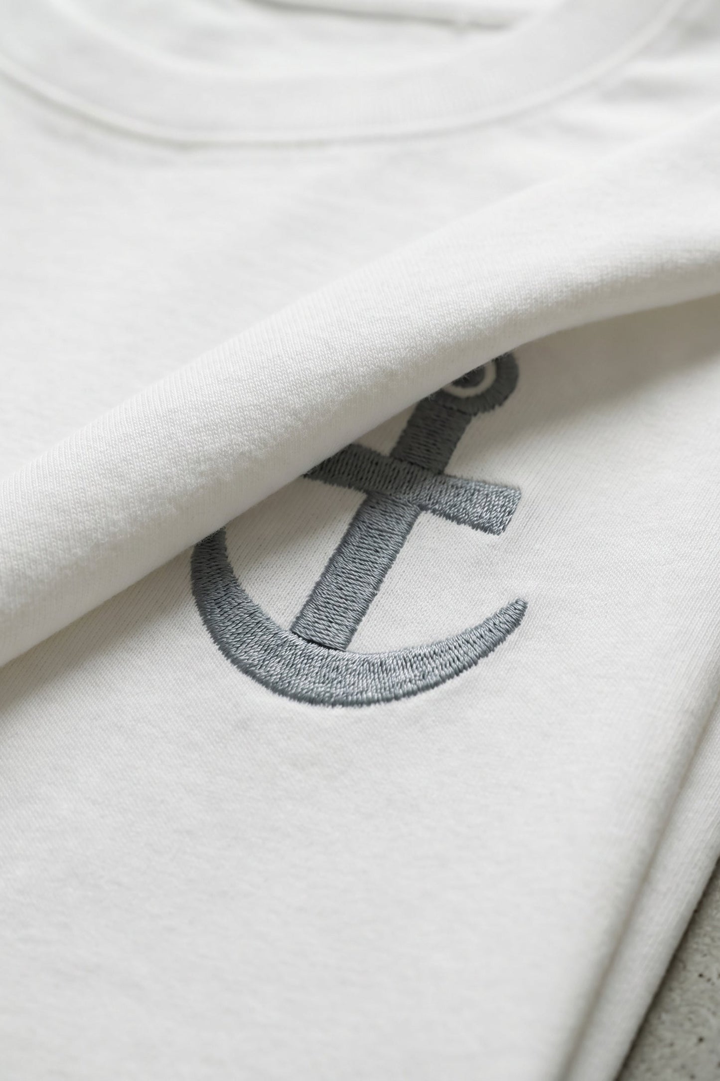 Camiseta de Autor corte relajado: El equilibrio del líder - Bordado de ancla