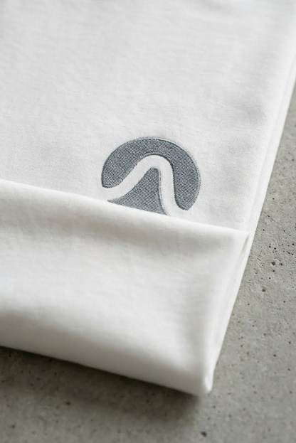 Camiseta de Autor corte relajado: El equilibrio del líder - Bordado ondulado