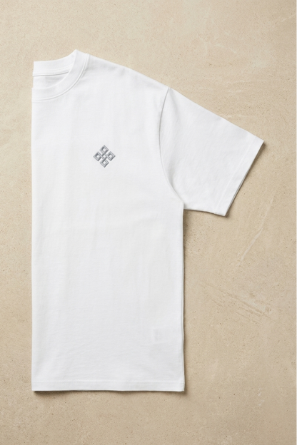 Camiseta de Autor corte relajado: El equilibrio del líder - Bordado de cruz cuadrada