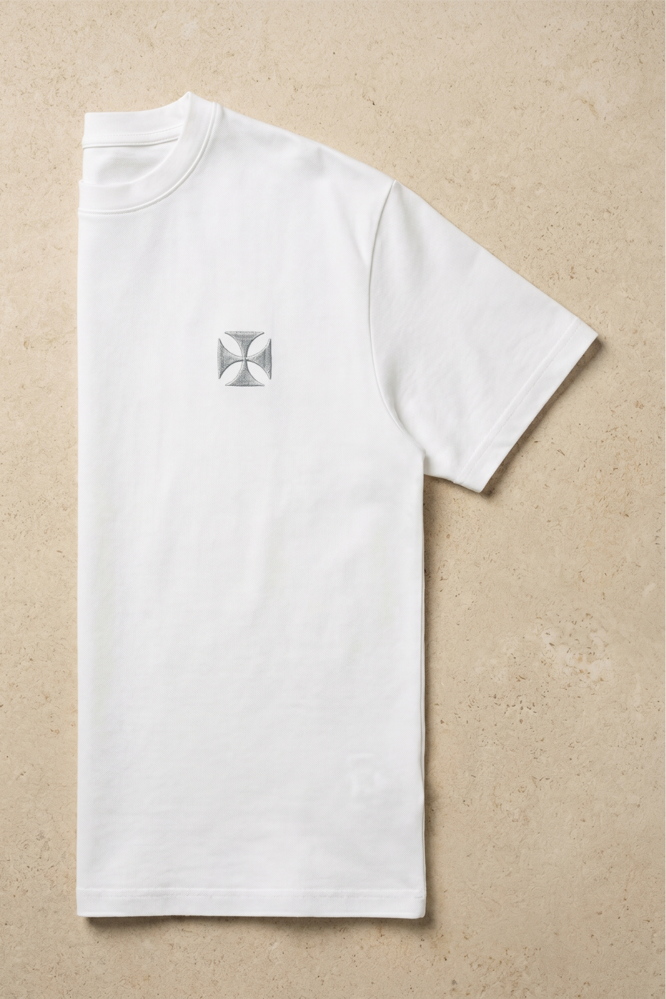 Camiseta de Autor corte relajado: El equilibrio del líder - Bordado de cruz maltesa