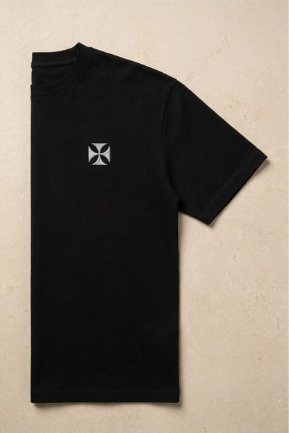 Camiseta de Autor corte relajado: El equilibrio del líder - Bordado de cruz maltesa